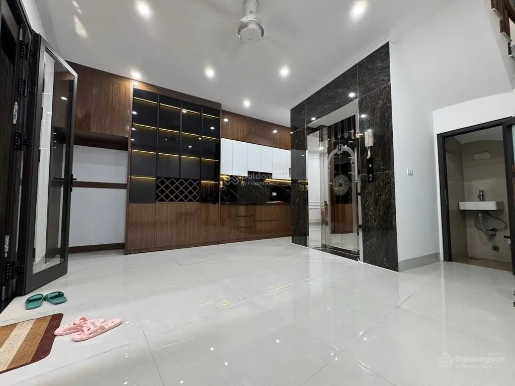 Đồng cổ - tây hồ - gần phố - gần ôtô - nhà đẹp 6 tầng thang máy - vài bước ra hồ