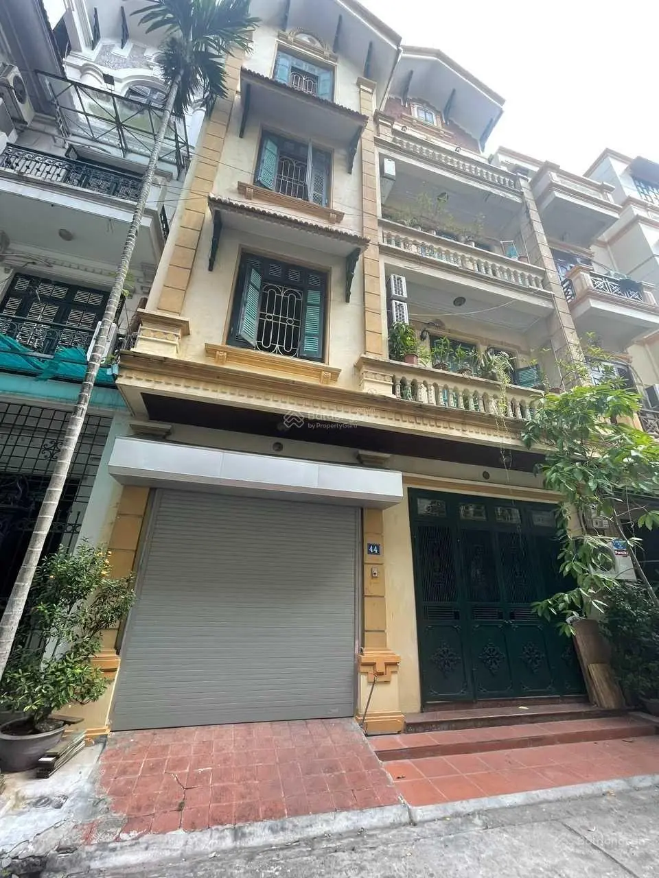 Bán nhà Lĩnh Nam.DT:61mx 5T. MT4,5m. Phân lô ô tô vào nhà, vỉa hè, ô tô tránh đỗ ngày đêm. Giá:12tỷ