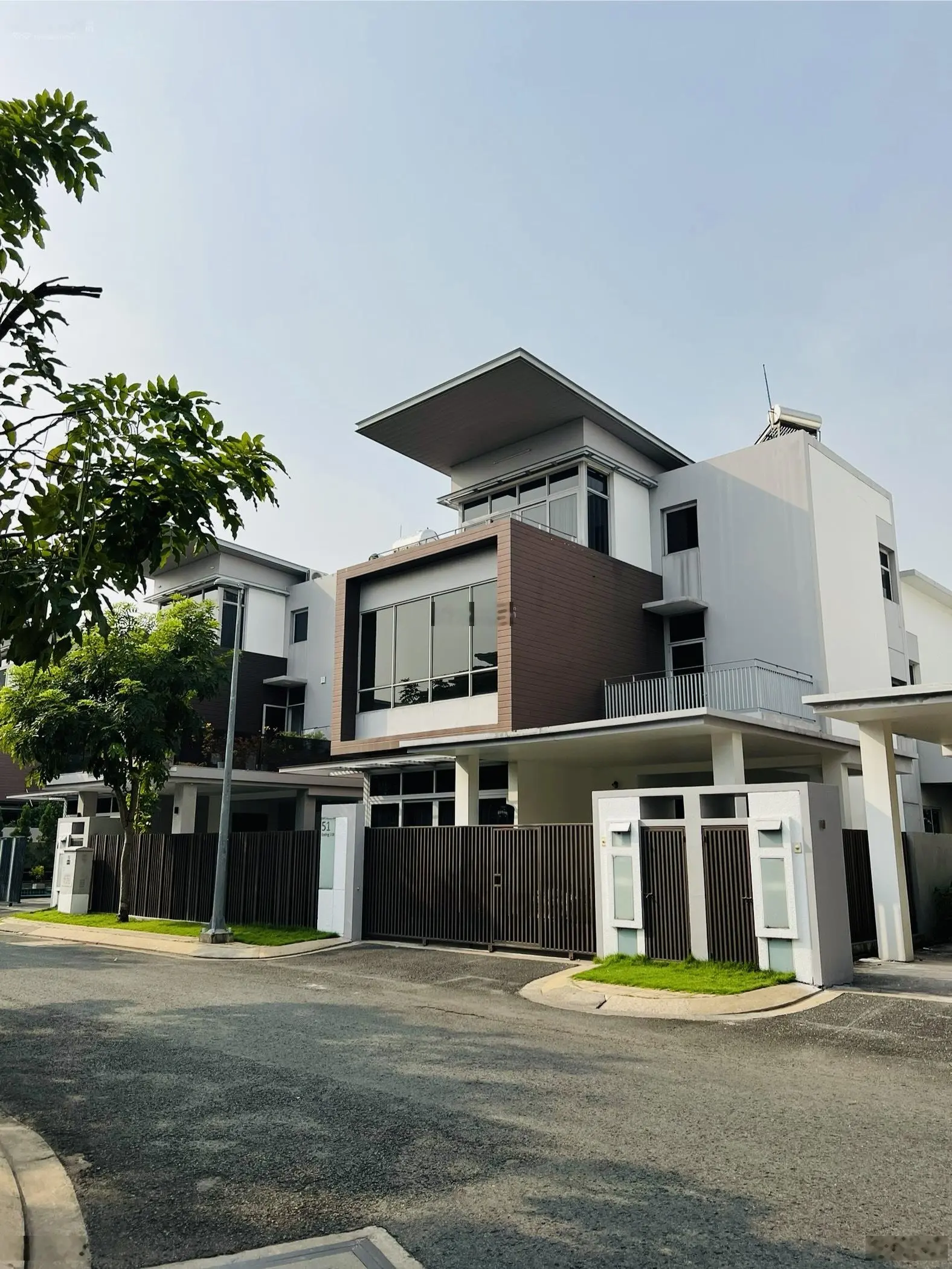 Căn mới hoàn thiện nội thất cực đẹp, giá 53,5 tỷ TL, dt 460m2 đất 16,7x27m, sổ cá nhân