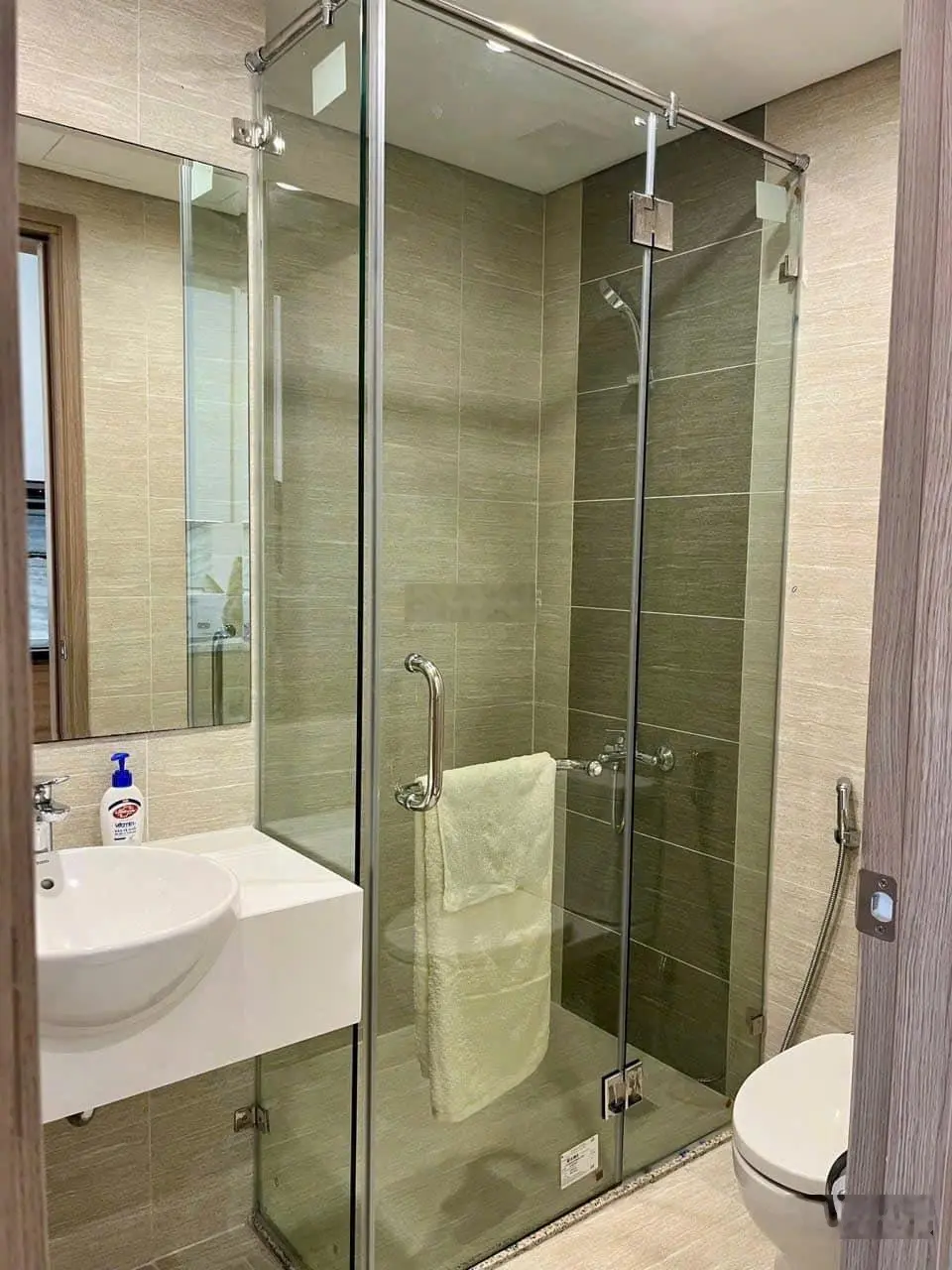Chính chủ gửi bán căn hộ Studio The Pavilion với 2 tầng hầm để xe oto 31m2 chỉ với 1,65 tỷ
