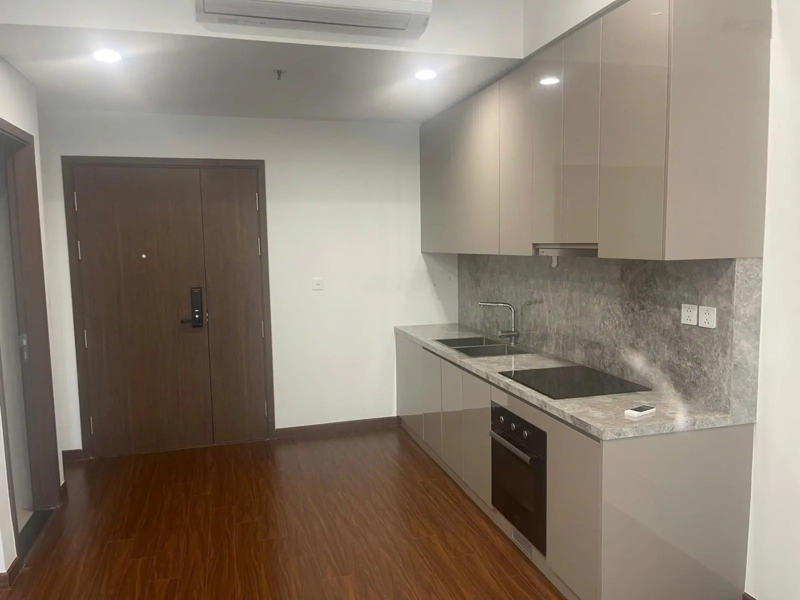 CẦN TIỀN BÁN GẤP 1PN+1 giá 2,9 tỷ BAO PHÍ mặt nội khu Masteri, sẵn sàng giao dịch