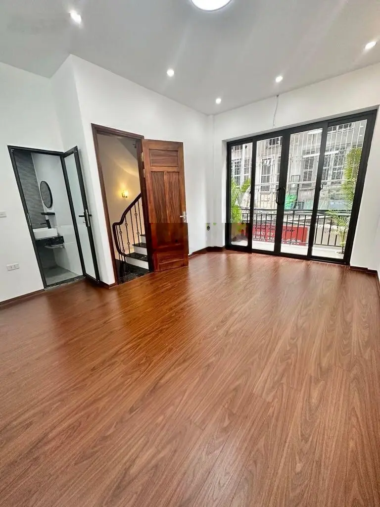 Nhà Q Hai Bà Trưng - sát Hoàn Kiếm - cách phố 50m - nhà lô góc thoáng mát - ngách thông