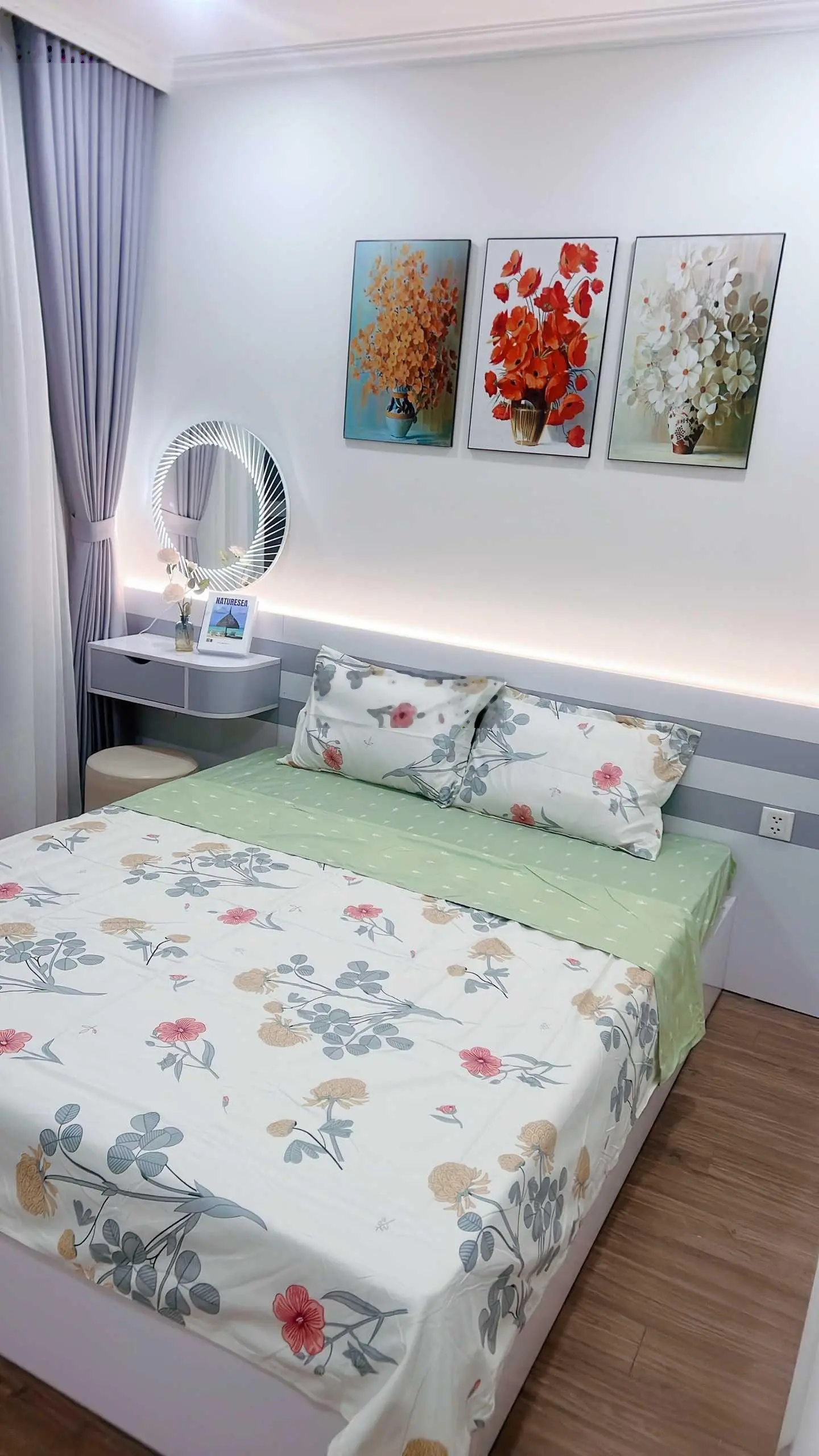 Siêu rẻ bán căn hộ 2PN, 2VS tòa Park 3, Times City. Giá 6.6 ỷ. LH 0979 702 ***