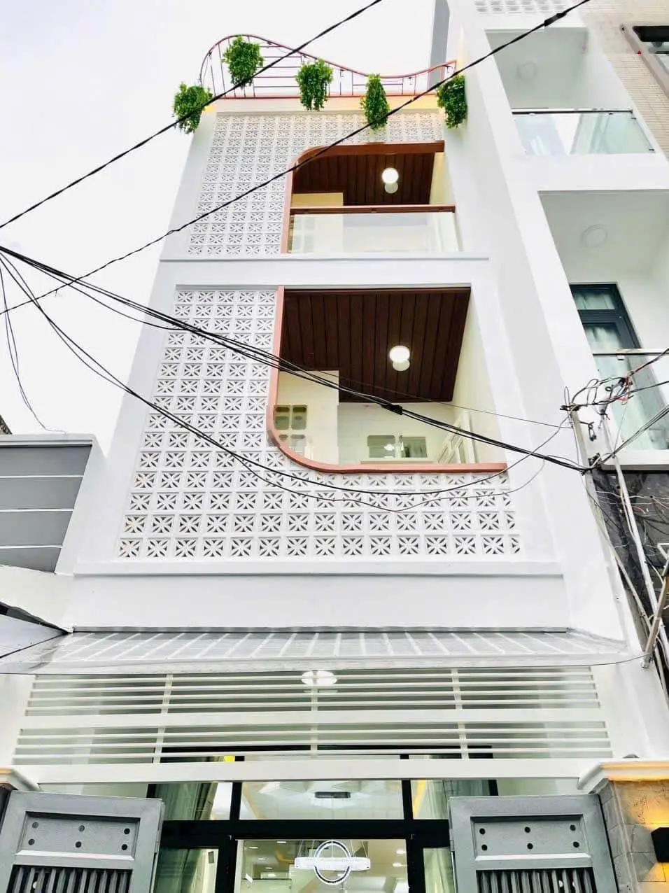 Bán nhanh nhà chính chủ 94,7m2 Nam Kỳ Khởi Nghĩa, P8, Q3. 3 lầu, 3PN, 3WC. Hẻm 6m