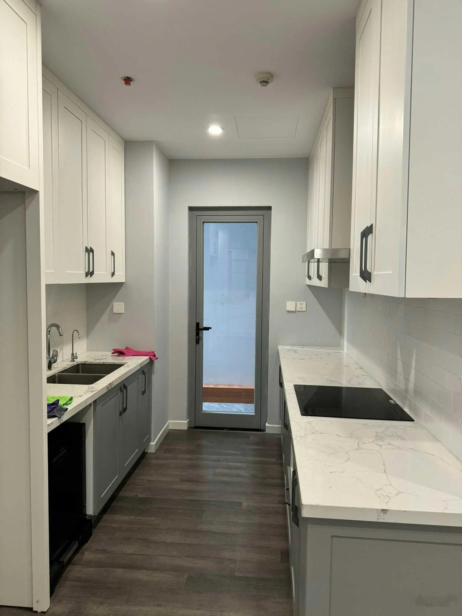 Chính chủ bán căn 100m2, 3N2W, tầng thấp, ban công ĐN, sẵn sổ, nội thất cơ bản, giá bán 7 tỷ