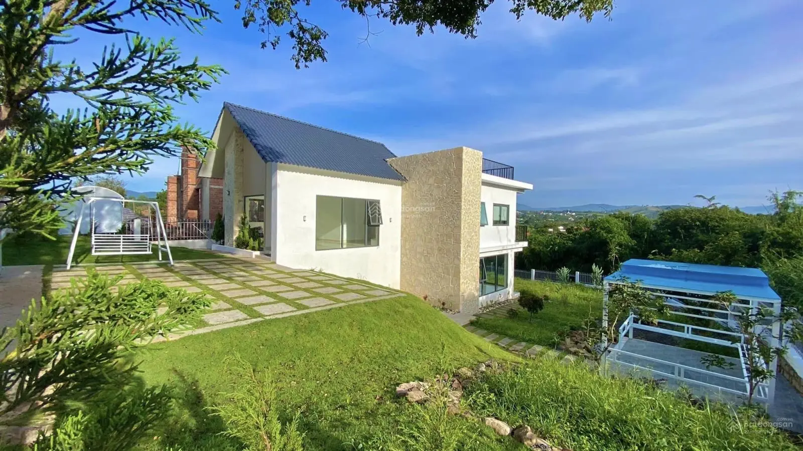 Bán villa nghỉ dưỡng 600m2 view đẹp - giáp suối lớn - ven Đà Lạt - Gia Lâm - Lâm Hà