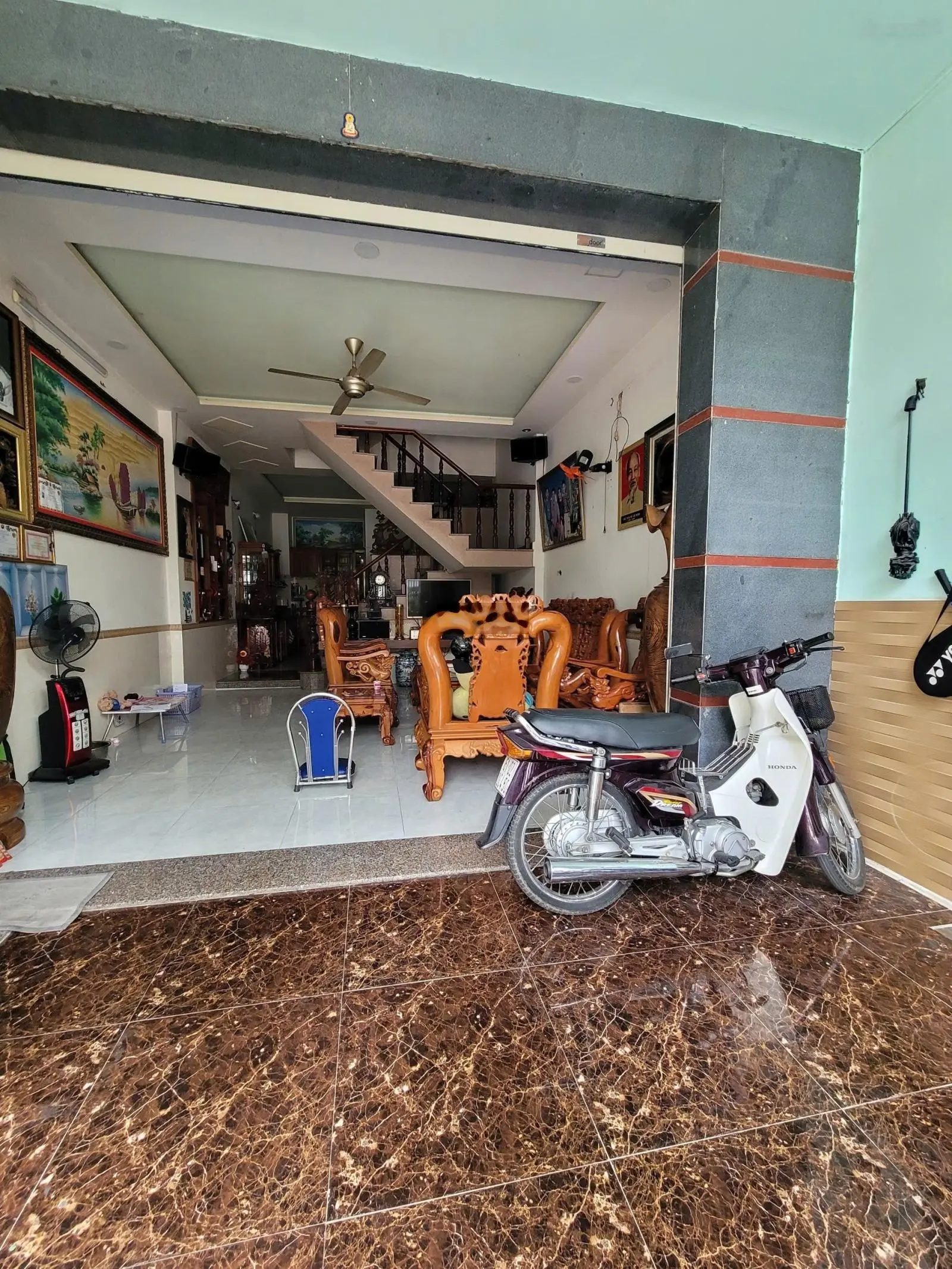 3 Lầu, 5x13m, 4.6 tỷ, mặt tiền kinh doanh, cách BigC Go 900m, 3PN, 3WC, khu dân trí cao, SHR