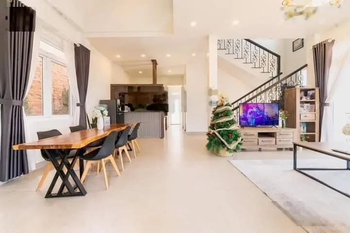 Giá 13,5 tỷ cho Villa sân vườn hai mặt tiền View Thành Phố, Đà Lạt, diện tích 252.49m2