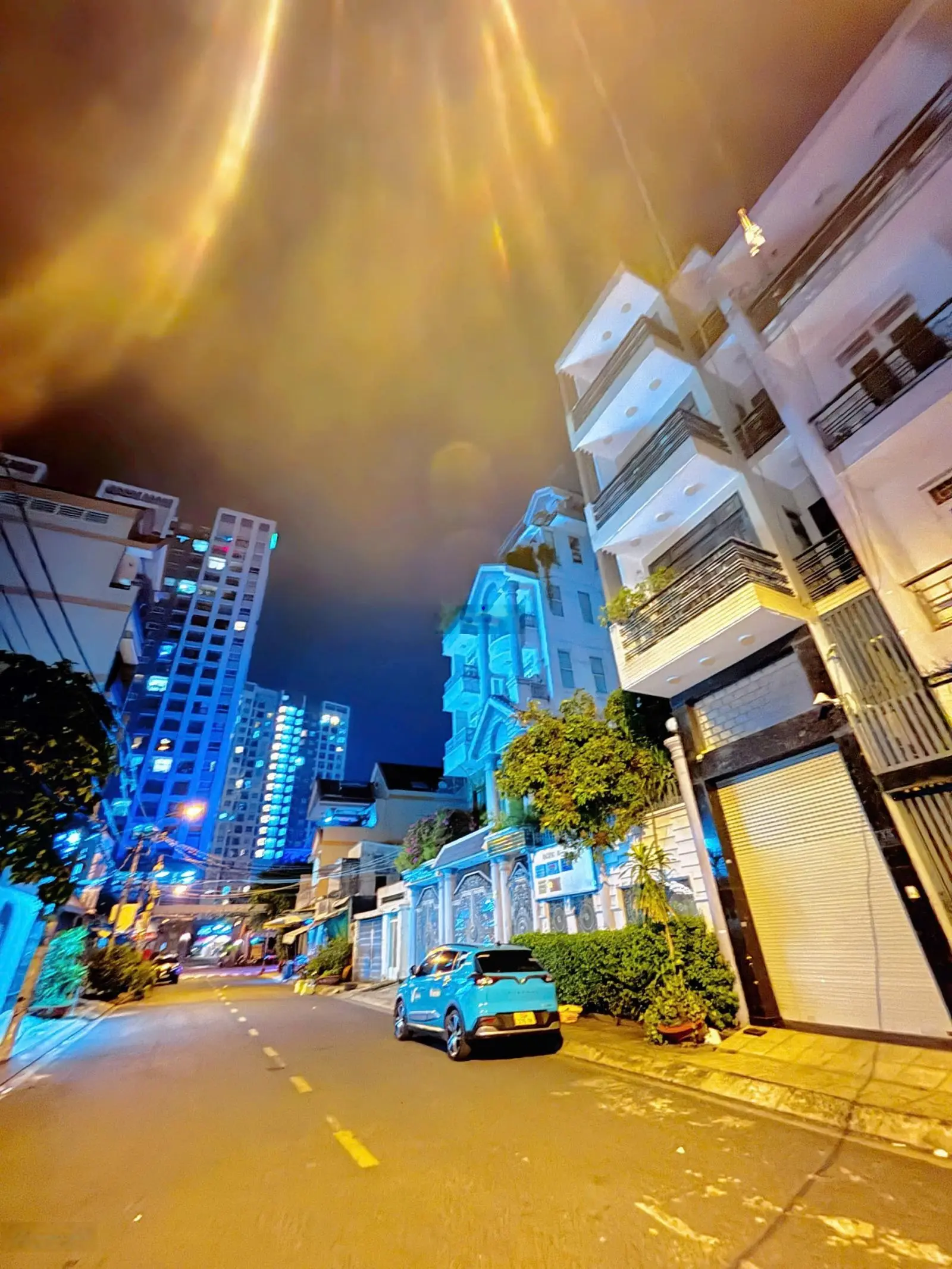 NÓNGGG - Bán nhà mặt phố cạnh Đầm Sen - đường nhựa 12m có lề - 3 tầng - DT: 70m2 - 7 tỷ