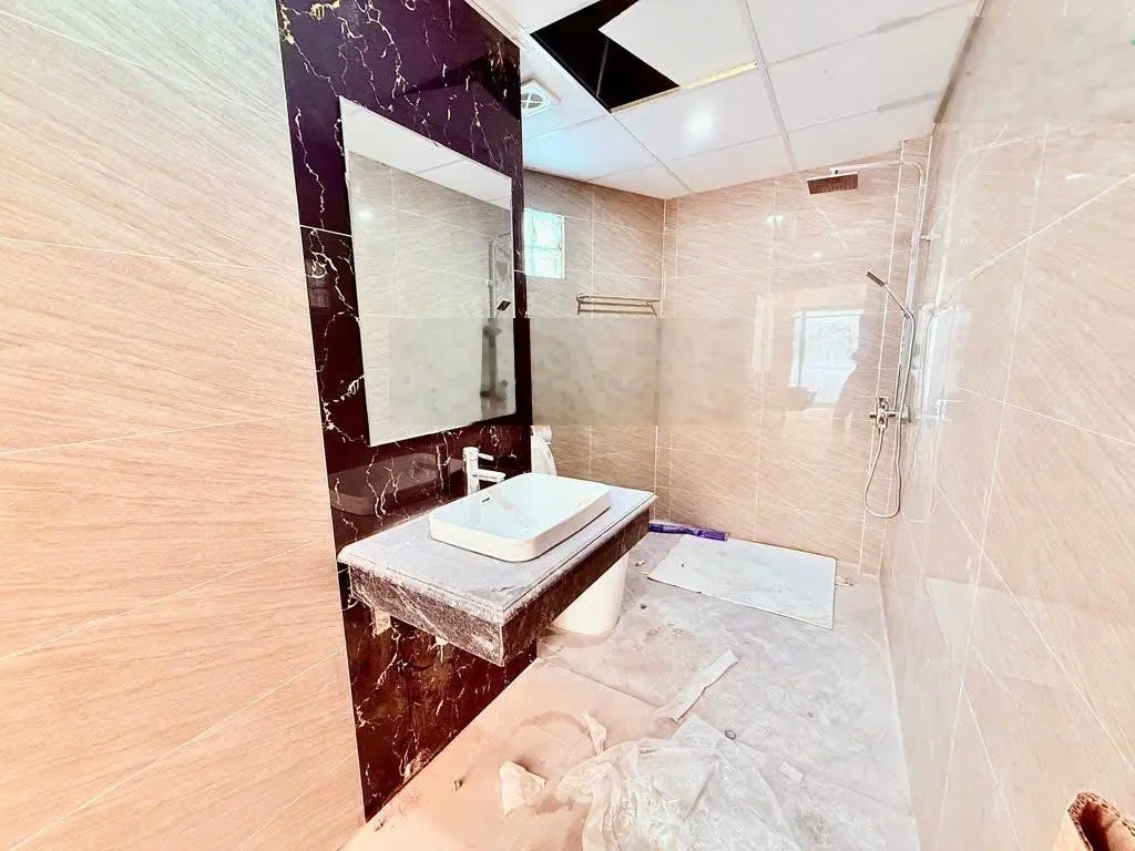 Gần phố ngay chân cầu vĩnh tuy hàng xóm aeon mall long biên dt 46m2 giá 5.6 t ỷ.