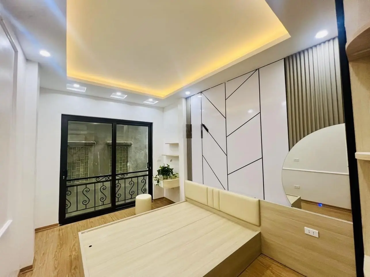 Cực đẹp! Bán nhà Tứ Hiệp 34 m2 MT 3,5 m, 5 tầng giá 6,5 tỷ, ô tô vào nhà, kinh doanh