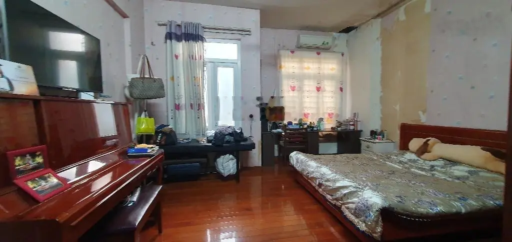 Nhà dân xây. Vị trí đẹp . Bồ đề thông Hồng tiến. Oto đỗ cửa qua nhà. An sinh đỉnh cao
