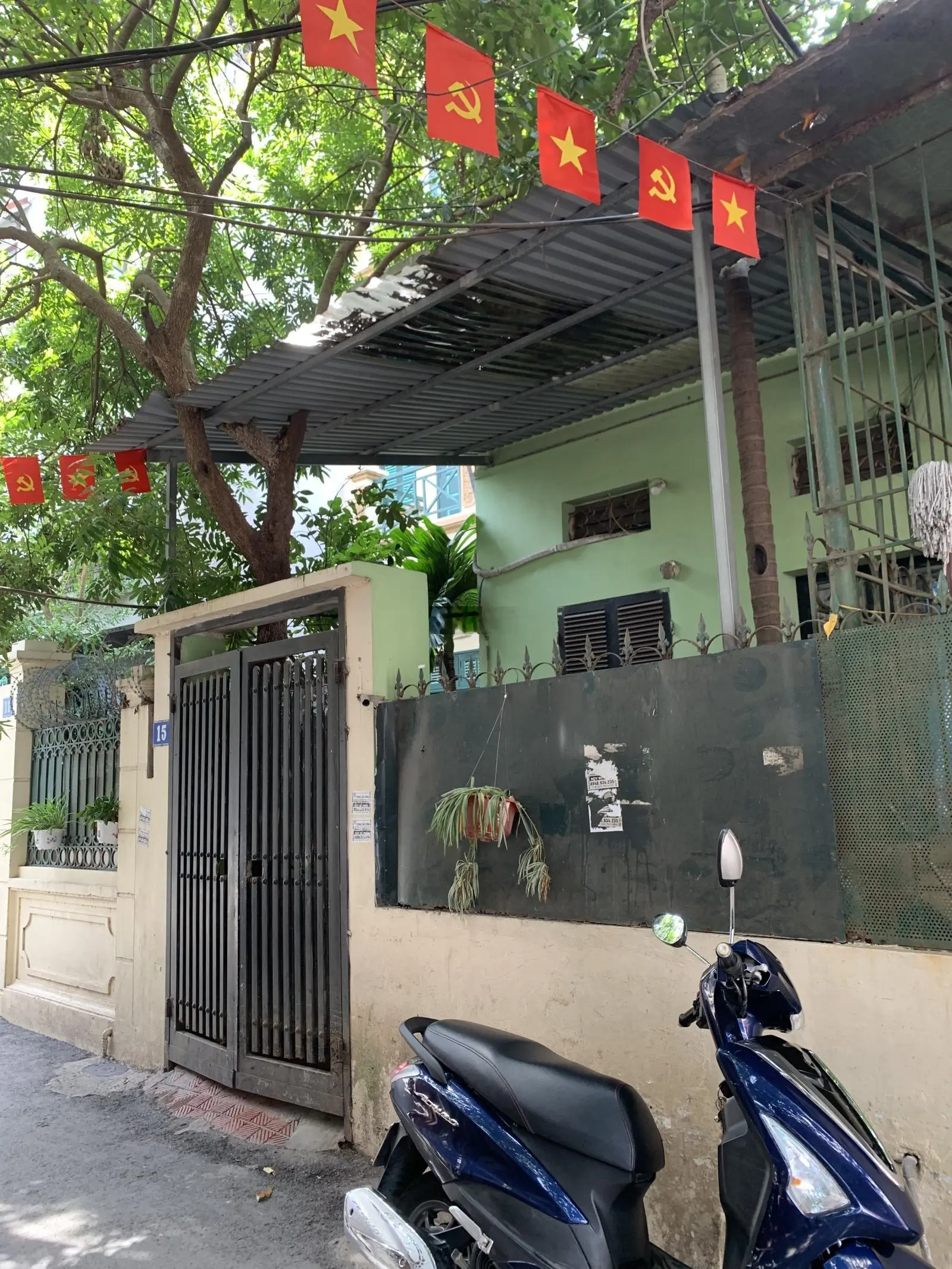Chính chủ bán đất sẵn nhà 2 tầng ngõ 200 Âu Cơ, 65m2 mặt tiền 4.5m. Ngõ 3m, chỉ 7.5 tỷ còn bớt.