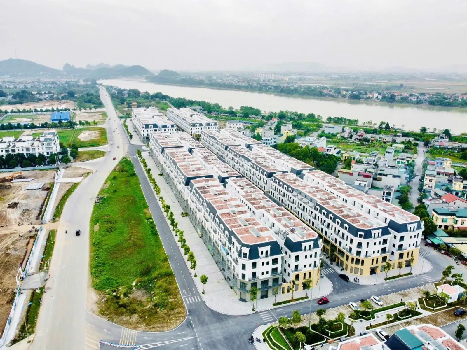 Đón nhà mới tay cầm sổ đỏ - ngân hàng hỗ trợ 18 tháng đầu không lo gốc lãi