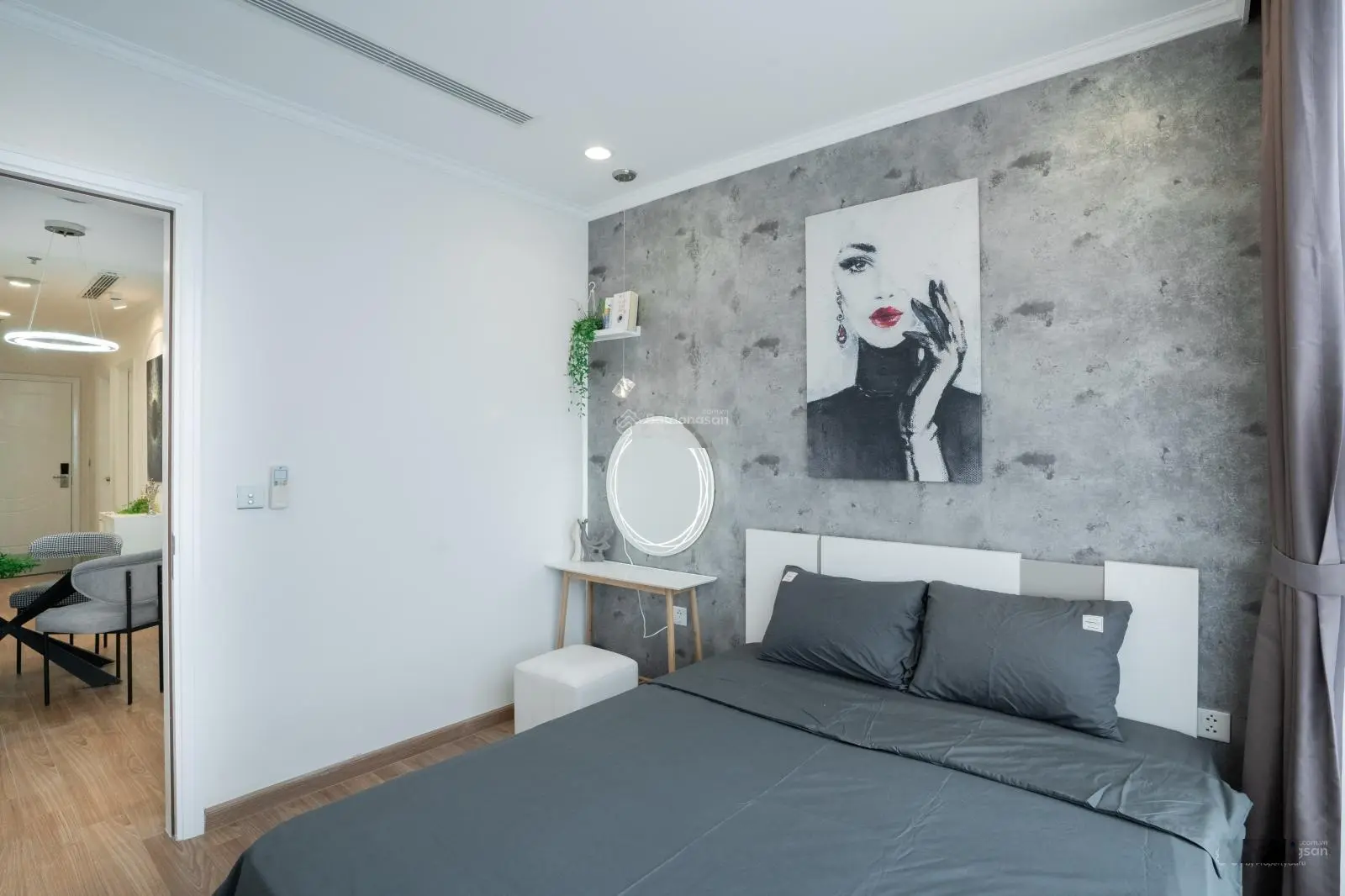 Giá rẻ nhất thị trường bán 2 ngủ DT 82m2 Times City Hai Bà Trưng, giá 6 tỷ. LH 0979 702 ***