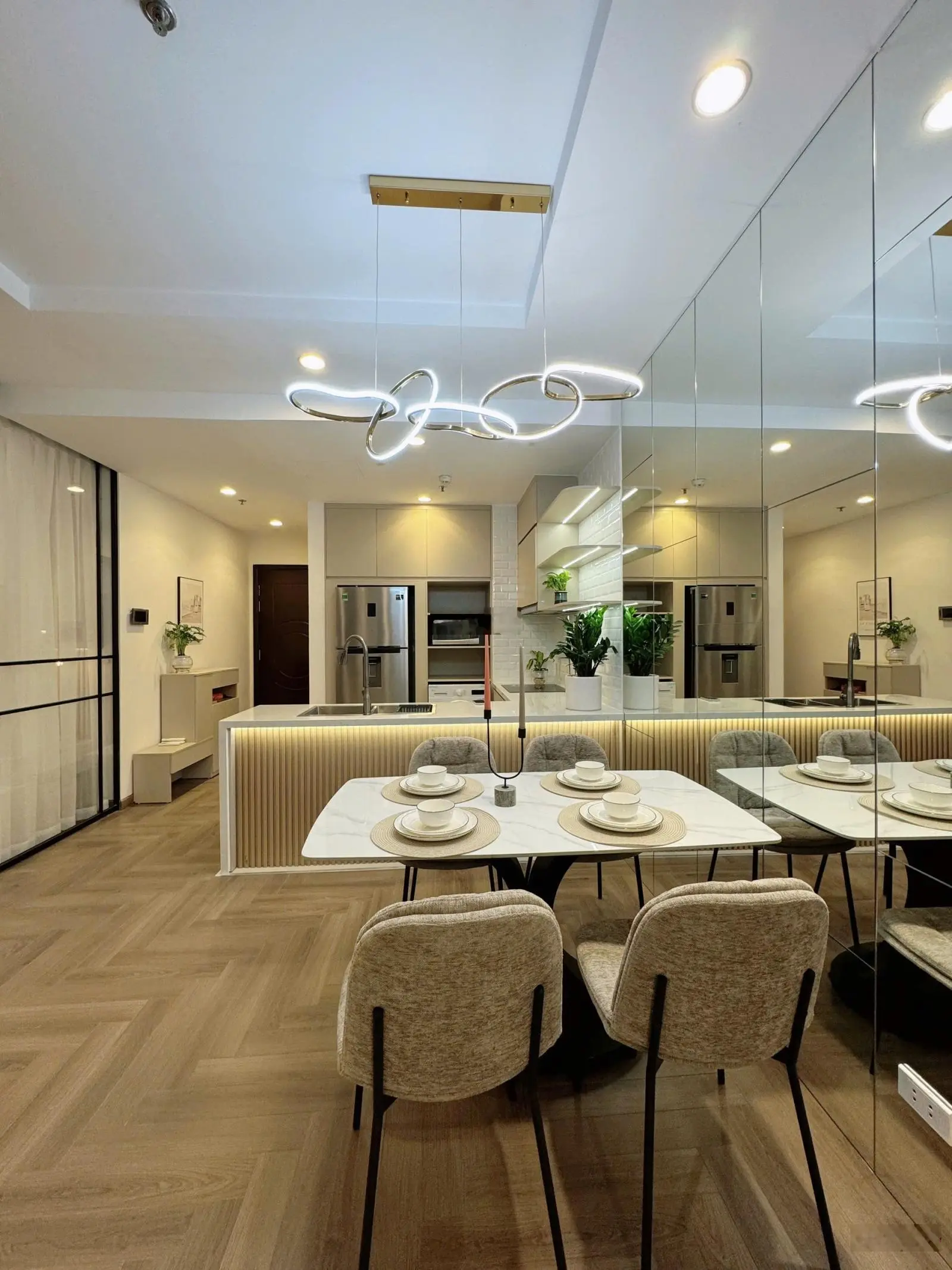 CĂN HOT NHẤT TIMES CITY!!! Căn 2 phòng ngủ 80,4 m2 view nhạc nước lung linh tầng trung full đồ đẹp