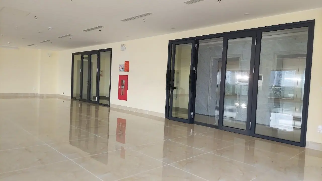 Bán nhà MP Nguyễn Khang: DT 86m2, MT 4.5m, 8 tầng, thang máy, lô góc, KD sầm uất, giá 39.5 tỷ