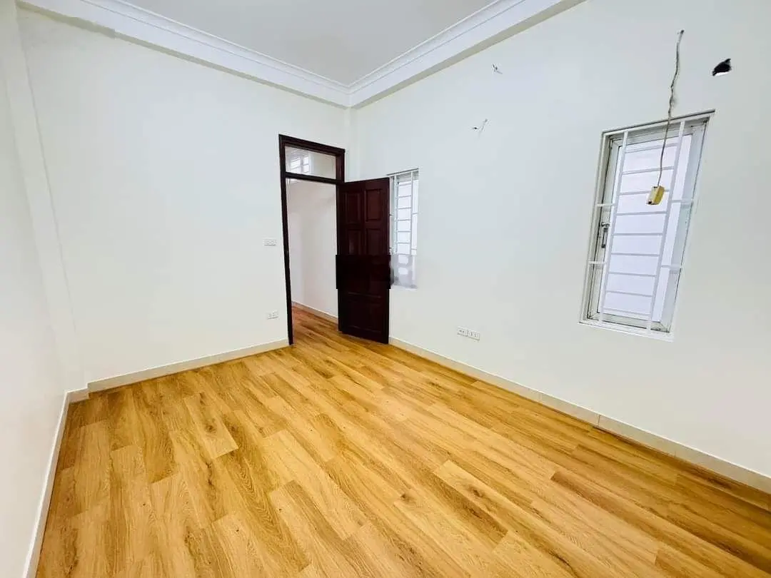 Chính chủ bán nhà Hai Bà Trưng, DT 40m2, nhỉnh 7 tỷ, ô tô đỗ cửa, ô tô vào nhà, lô góc, ngõ thông