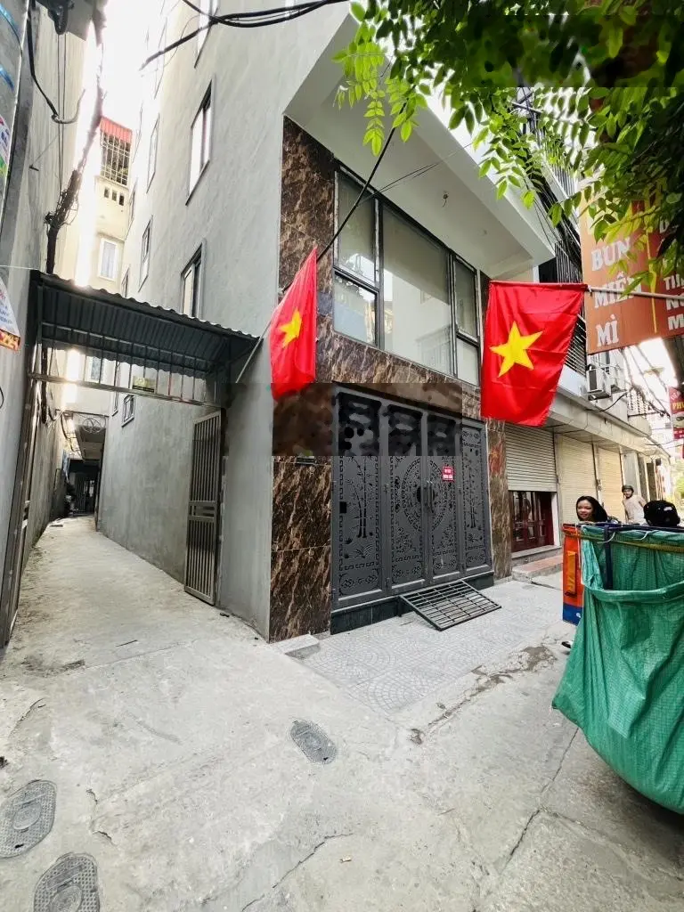 Nhà đẹp trương định 40m2-mt 4,5m-ngõ nông gần phố- giá hấp dẫn quá -xem ngay thông tin ạ