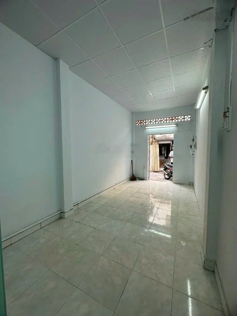 Nhà phù hợp cho vợ chồng trẻ, hẻm đường Thích Quảng Đức, giá nhỉnh 2 tỷ