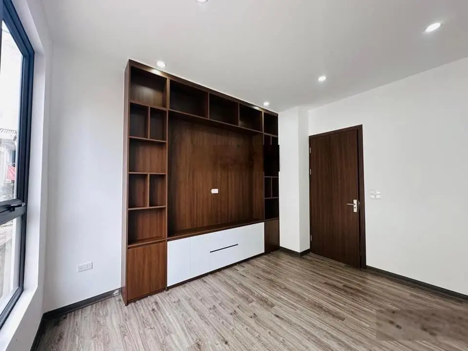 Nhà dân xây, cần tiền bán gấp, ngõ thẳng oto, 4 ngủ, MT Rộng 6m, 60m2, 6.89 tỷ