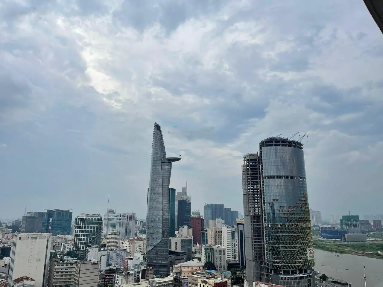 Chủ kẹt tiền bán gấp căn hộ 88m2 Saigon Royal quận 4 giá tốt