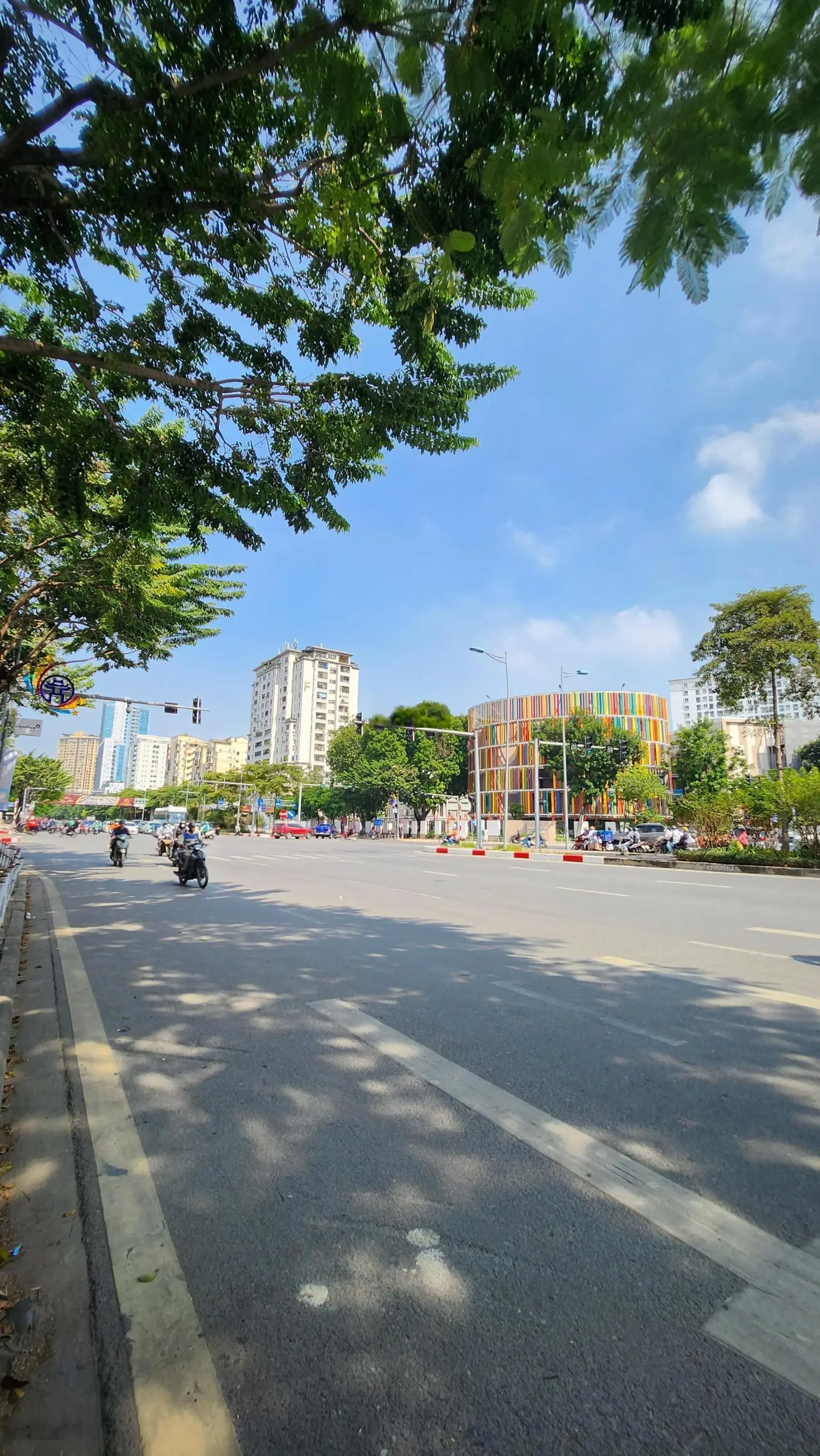 Bán Toà nhà mặt phố Võ Chí Công, Tây Hồ, HN. 270 m2, 9 tầng có hầm, MT 12m, cho thuê 5 tỷ, giá tốt