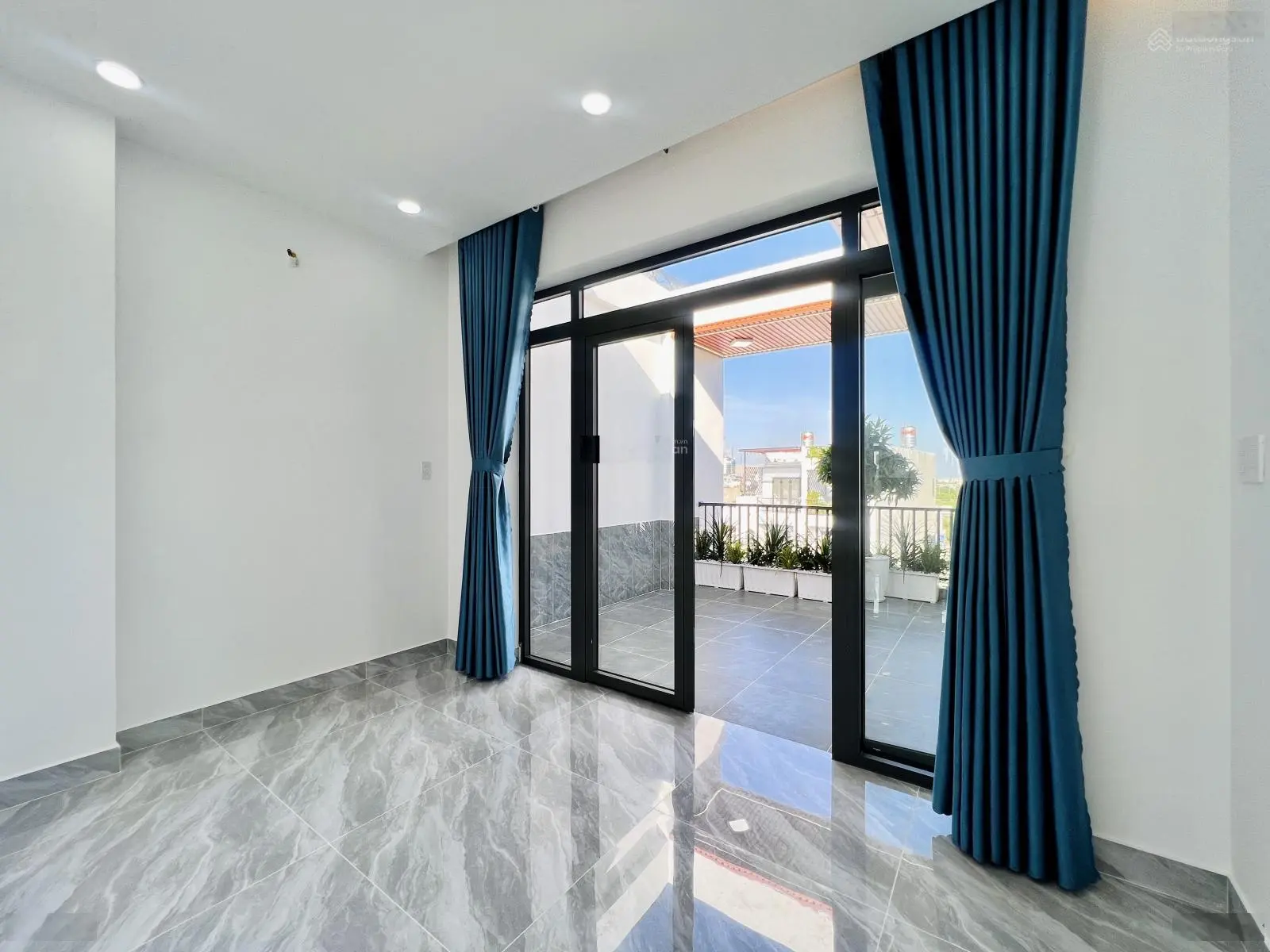 Nhà mặt rạch 4 x 22m ngay trường học đường Tô Ngọc Vân Q12