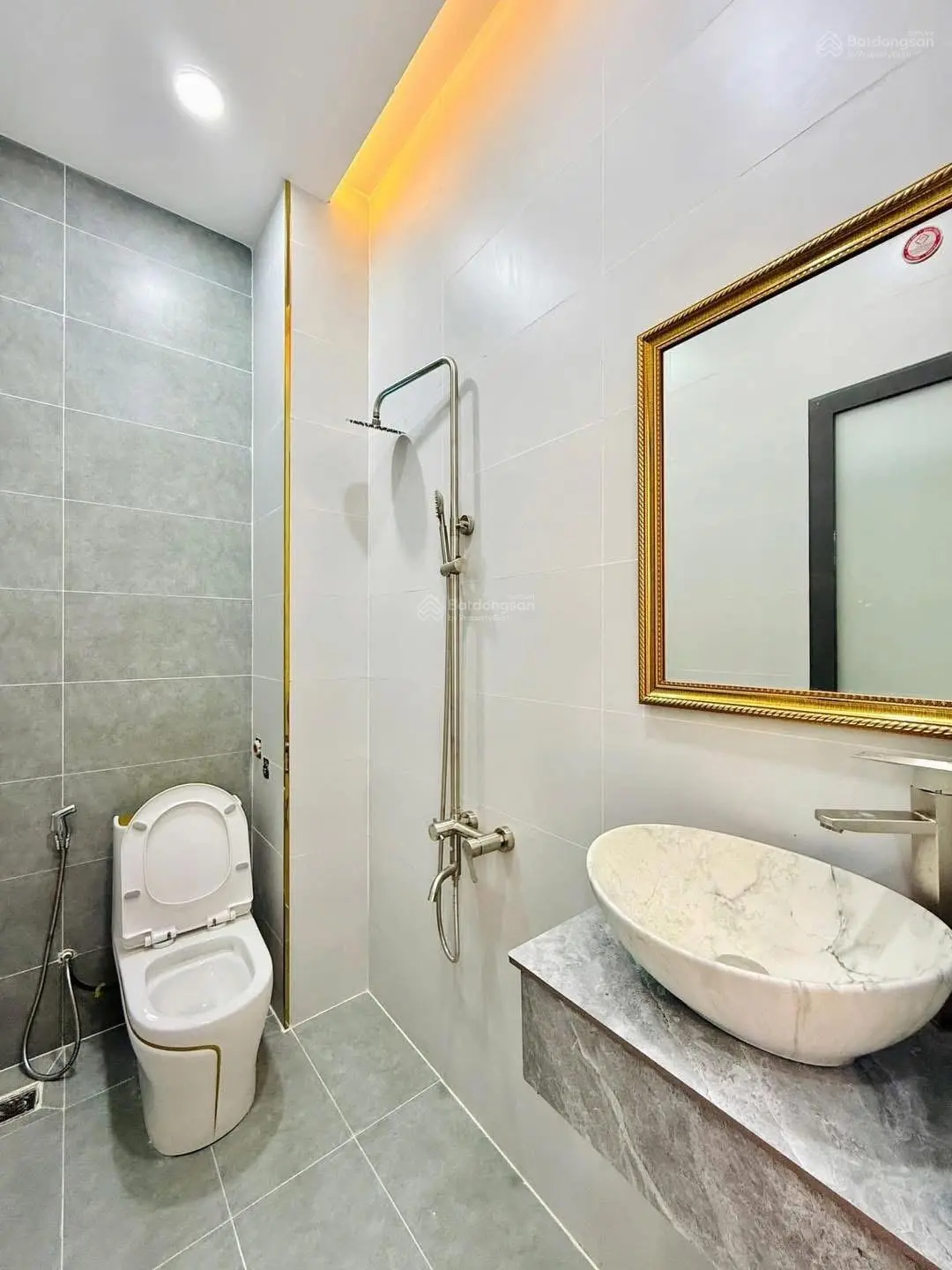 Cần bán gấp nhà đẹp tại Ni Sư Huỳnh Liên phường 10 quận Tân Bình, 73m2 SHR