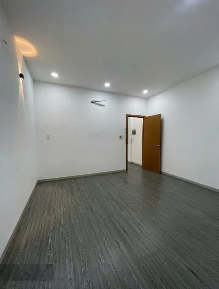 Bán nhà tại Hồ Bá Phấn, 5,7 tỷ, 90m2, 3PN + 2WC, hàng hiếm tại Phước Long A