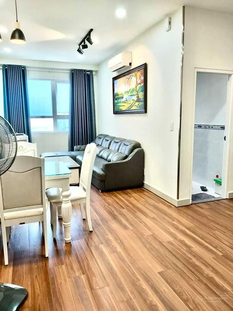 Bán căn hộ cao cấp chung cư Galaxy 9 Quận 4, DT: 70m2, 2PN, giá: 1 tỷ 840, nhà đẹp, Liên hệ Hoàng