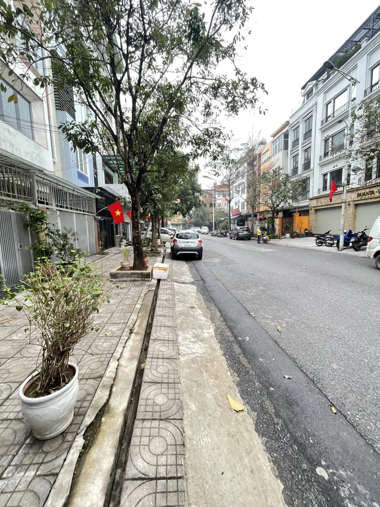 Bán biệt thự LK20 Văn Khê, mặt đường 17m siêu rộng
