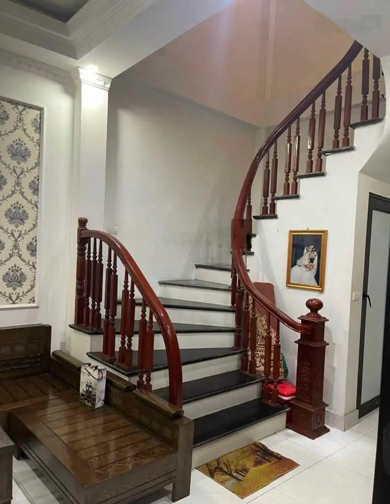 Bán nhà PHỐ TRẠM, 32m2, 5 tầng, MT 5m oto đỗ cổng, giá 4,499 tỷ