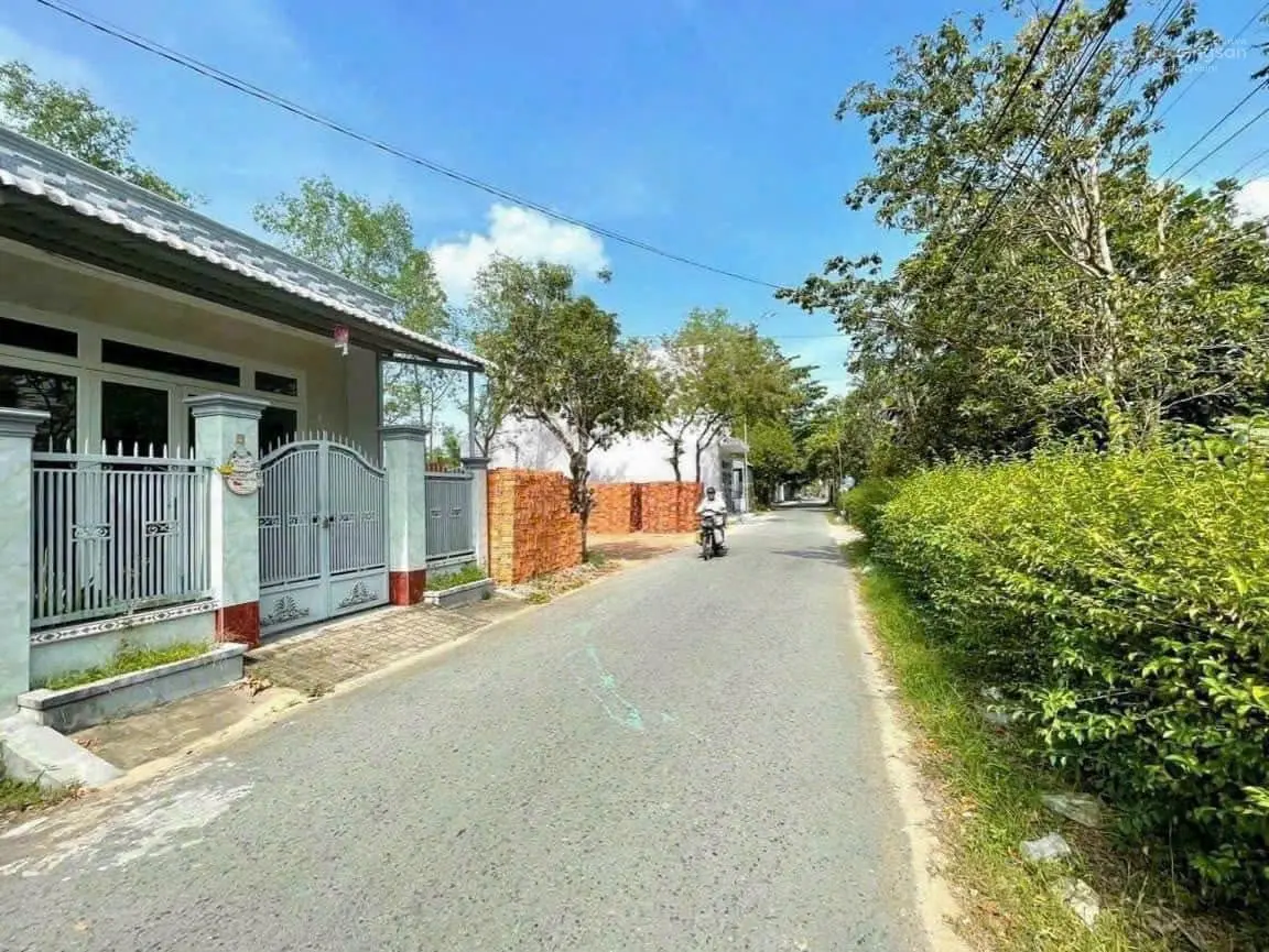 Đất ngộp ngân hàng full thổ cư ngay đường Phan Văn Đối, xã Bà Điểm, DT 100m2 sổ hồng riêng