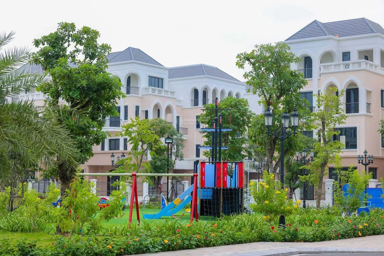 Tất toán ngân hàng bán CẮT LỖ căn liền kề xây 5 tầng 64m - Đông nam - Gần trường Vinschool