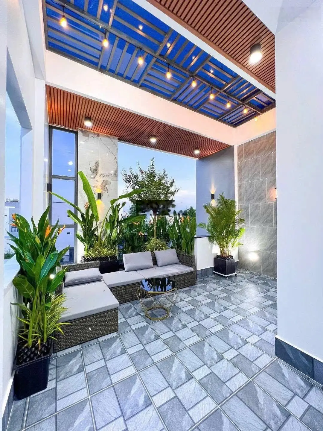 Nhà đẹp giá rẻ,hẻm xe hơi tọa lạc ngay đường Khổng Tử,Hiệp Phú,quận 9.Giá chỉ 4 tỷ 290 tr quá rẻ.