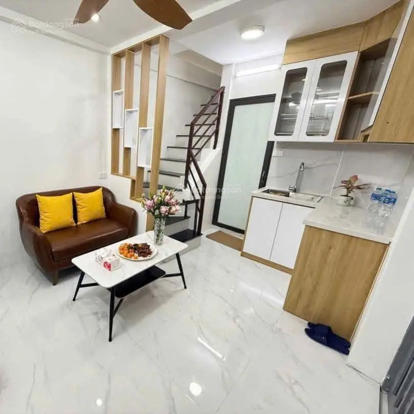 Lô góc 1.75 tỷ, DT 18m2/ 22 m2 tầng 2, nhà 3 tầng, 2 ngủ, gần hồ, ngõ 84 Kim Ngưu (Hai Bà Trưng)