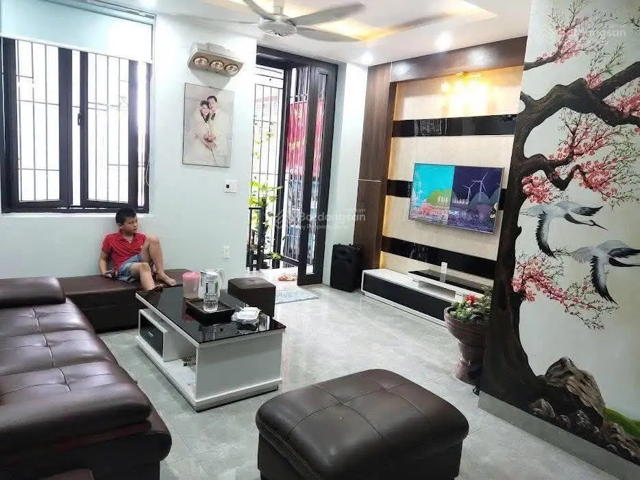 Bán shophouse chân đế chung cư Hoàng gia 61m2*6T, thông sàn T1, 2 kinh doanh, giá 16.5 tỷ