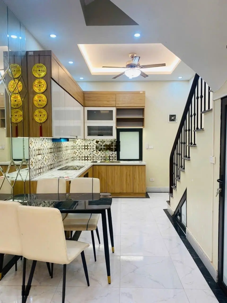 Bán gấp nhà riêng phố Hào Nam 34m 5 Tg MT 3,6m hơn 6 tỷ gần phố 2 mặt thoáng full nội thất.