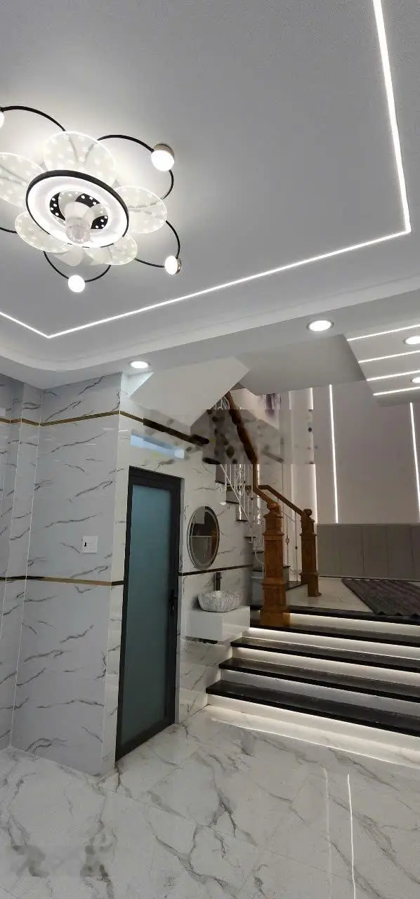 Siêu hot nhà đẹp 4x14m, 3 lầu + sân thượng 2 sẹc mã lò, đường 8m