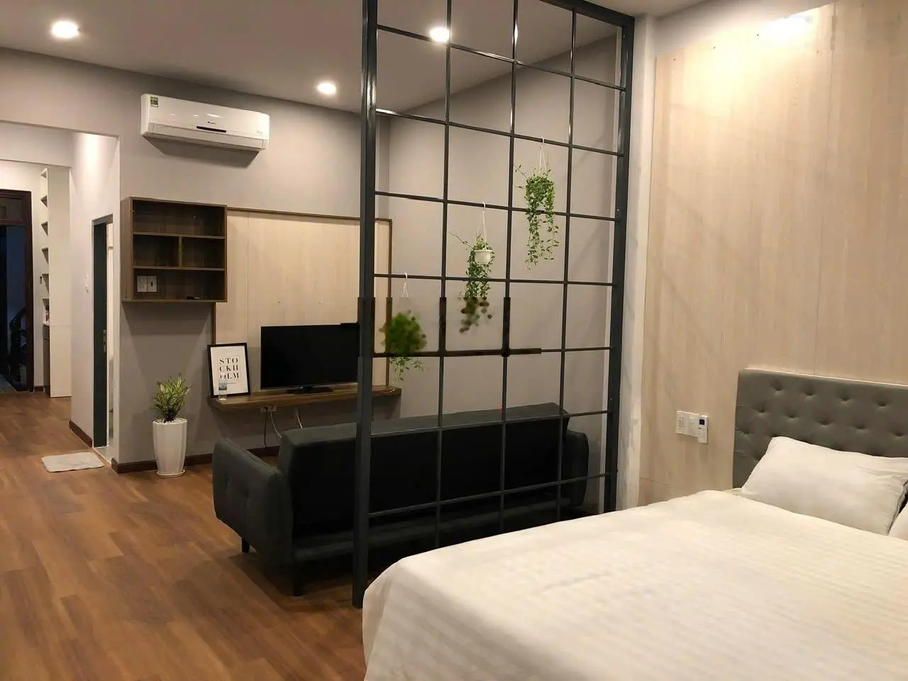 Tổng hợp nhà MT Hoàng Hoa Thám hướng Đông. DT: 89.5m2, ngang 4.5m ngay gần Vincom, giá 26.5 tỷ