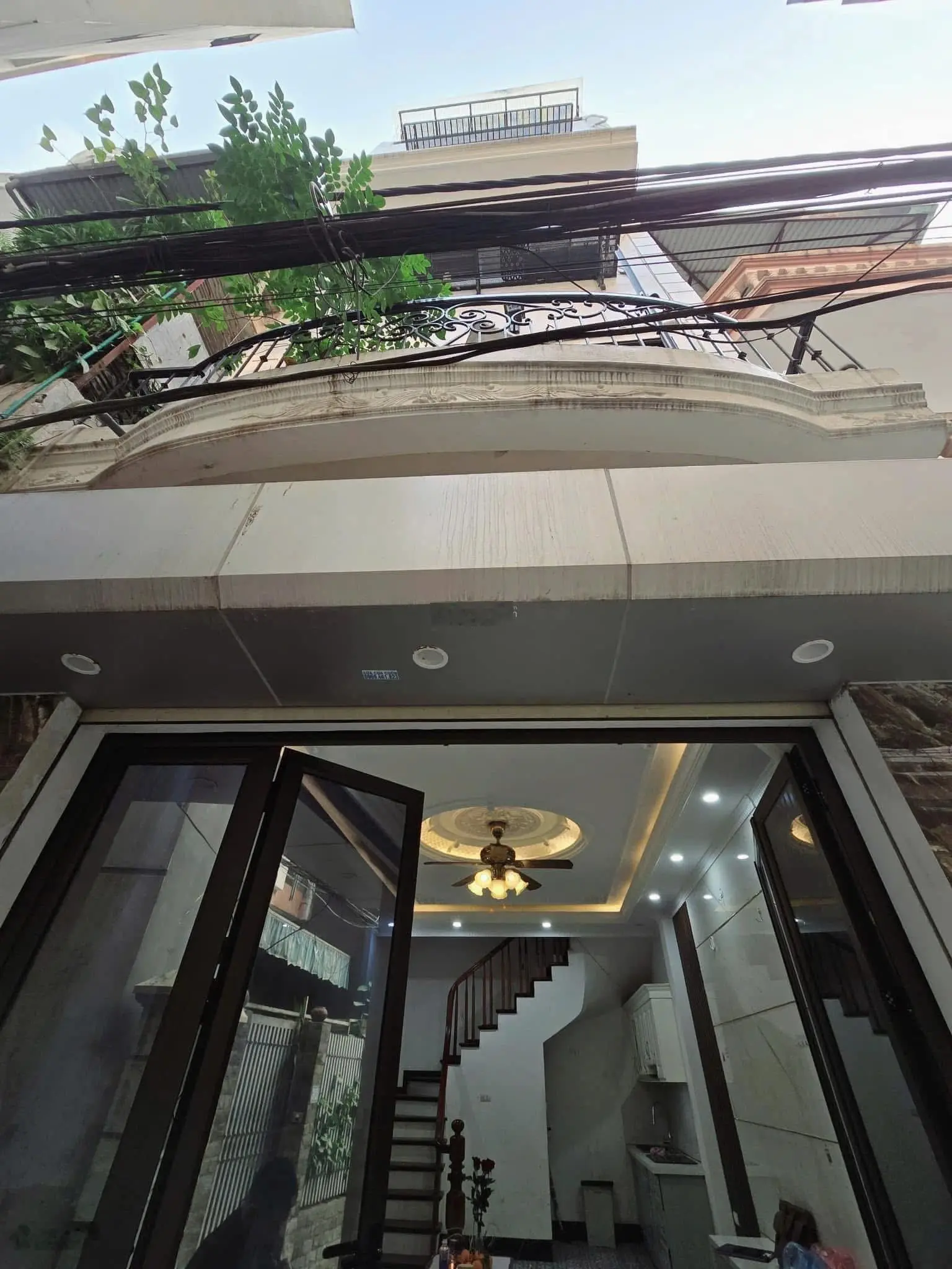 Bán nhà trung tâm Cầu Giấy - 5 tầng - MT 4,2m - giá 8,7 tỷ có thương lượng