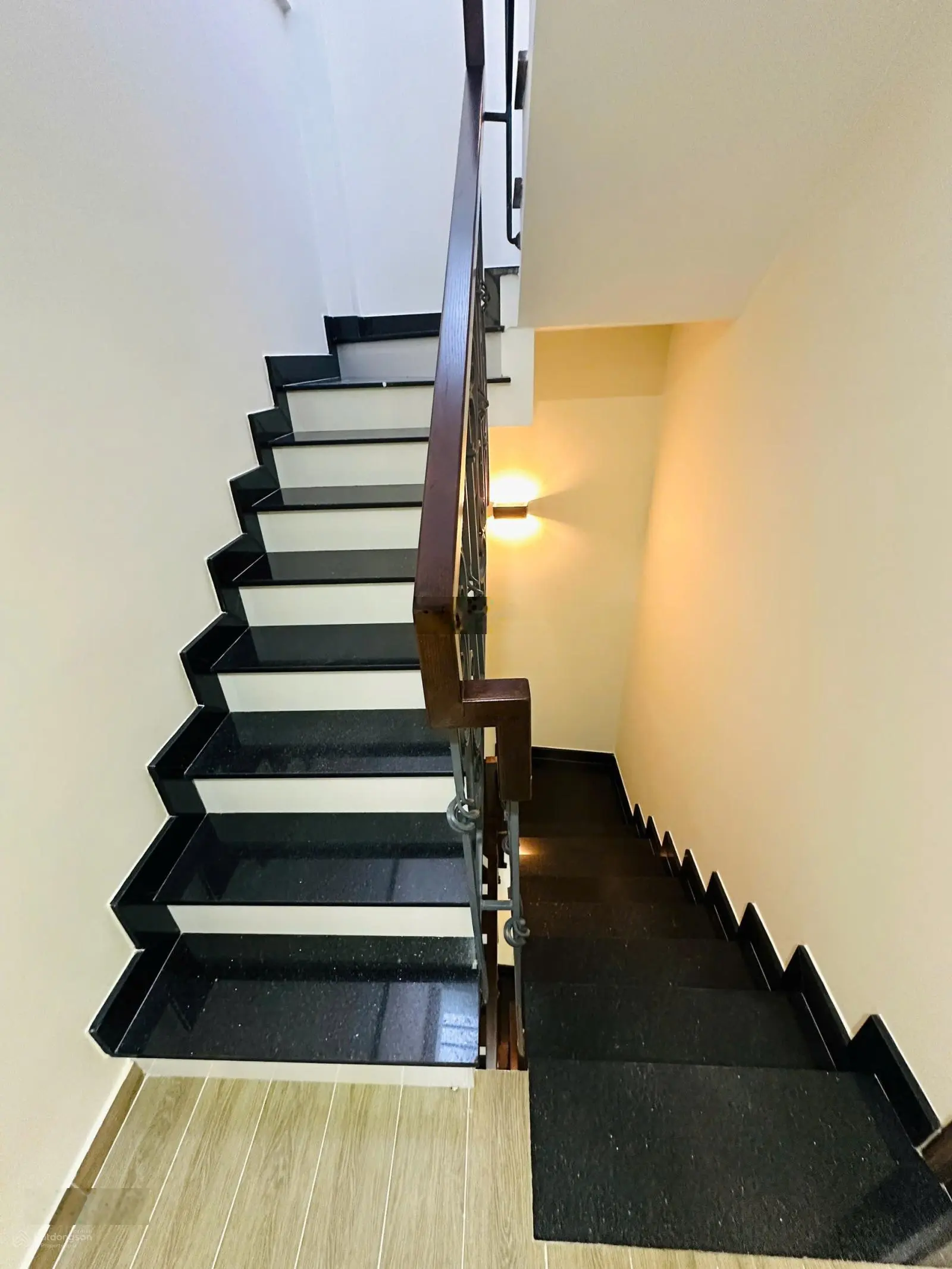 NHÀ XÂY MỚI 4 TẦNG SÁT MẶT TIỀN - Nguyễn Lâm. P7. Q PHÚ NHUẬN, DT 36m2, 3 lầu 4pn, giá 5 tỷ 990 tl