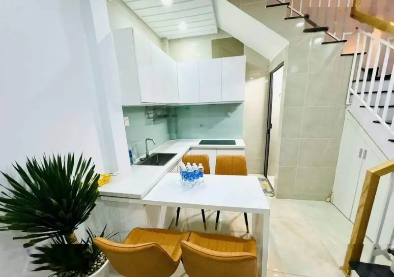 Bán nhà 2 lầu - 3 phòng ngủ - diện tích 30m2