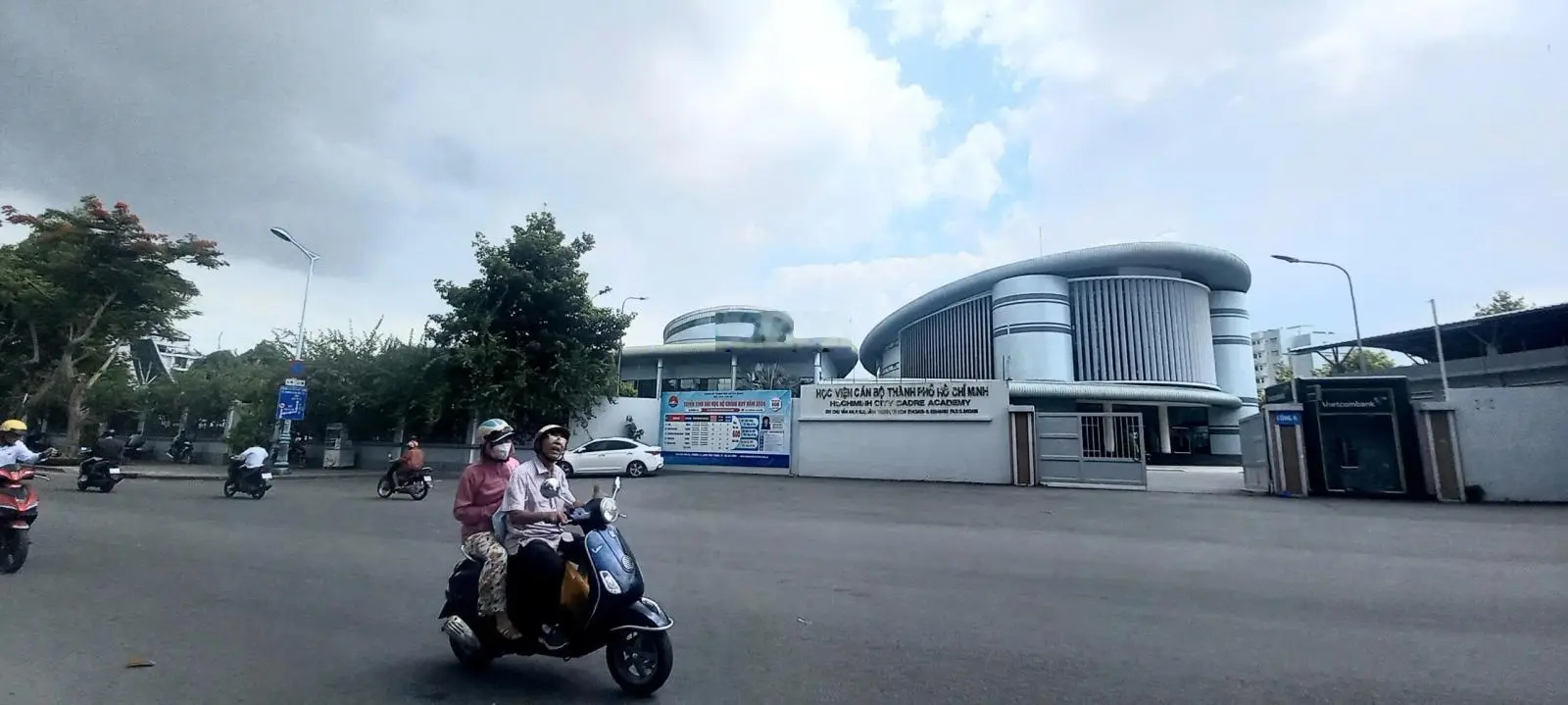 HIẾM! Đường 12m có vỉa hè Chu Văn An, ngang 4m, 72m2, 5 tầng, cho thuê 40tr/tháng