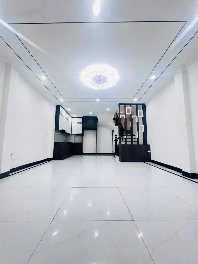 Bán Gấp Nhà 43mx 5 Tầng, Đức Diễn, ô tô Cách 50m Gần chợ. Gần Hồ sen. Giá : 6,5 tỷ Lh 0968.371.359