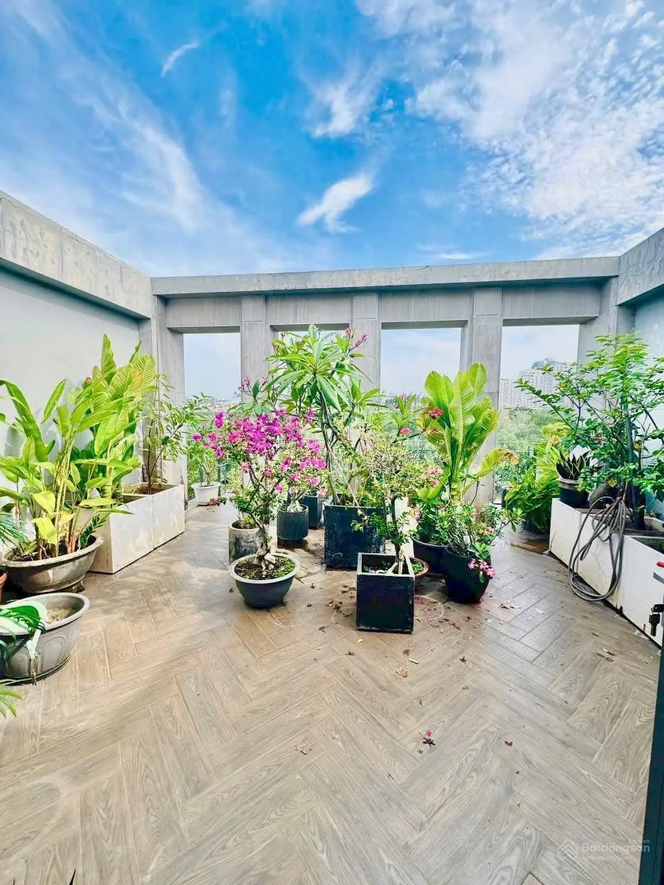 Bán nhà đẹp view sông, 4 tầng giá 22.8 tỷ, khu dân cư đồng bộ, an ninh, nhà thoáng mát, hiện đại