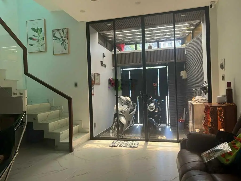 Khu vip bàu cát - nguyễn hồng đào- đồng đen - hxh nhựa 6m -4 tầng- 55m2(5 x11m)- full nội thất xịn
