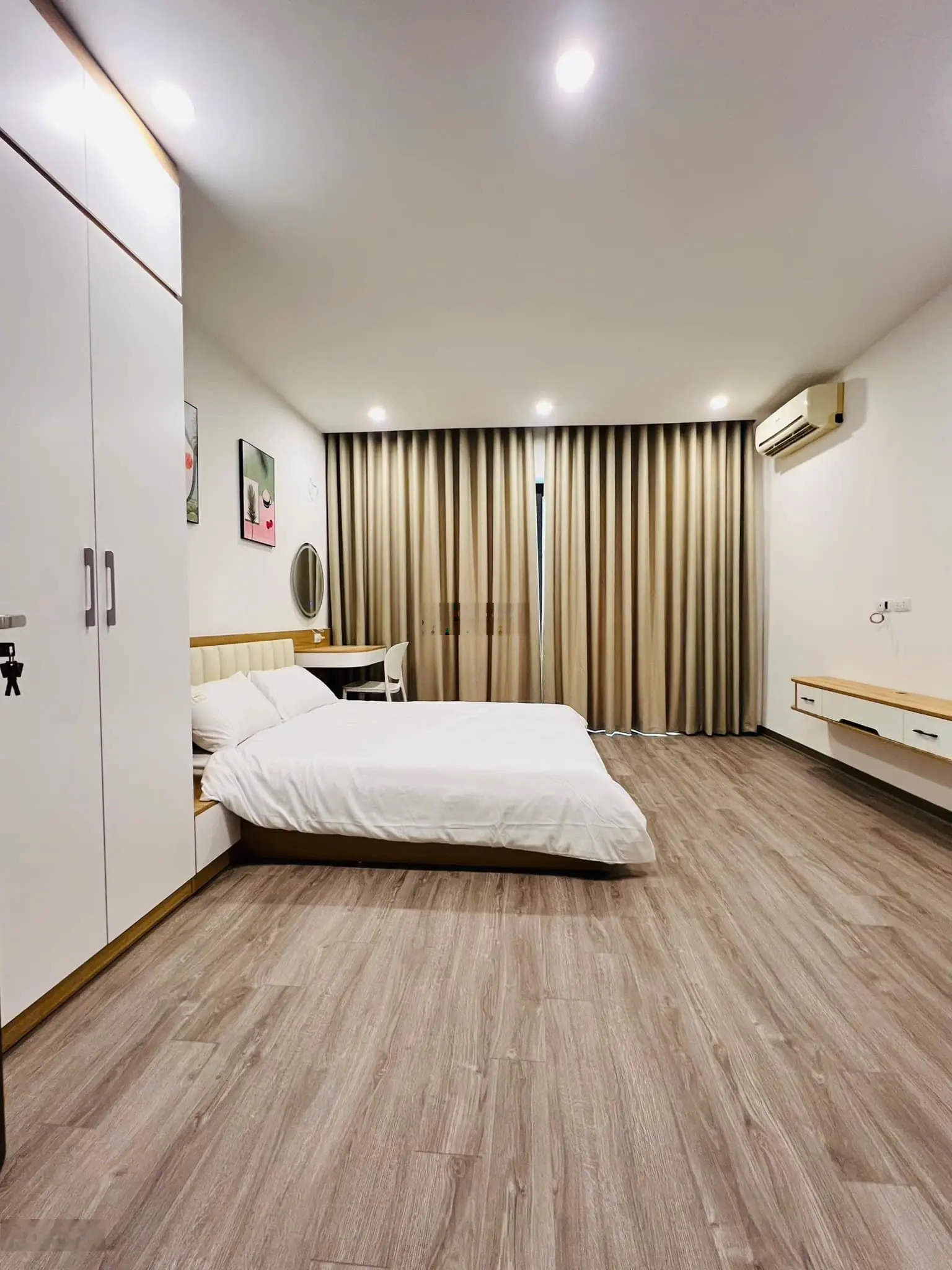 Nhà đẹp Cầu Giấy. Mặt ngõ nông, cách mặt phố 30m. Nhà dân xây, đẹp chắc chắn. Tặng full nội thất.