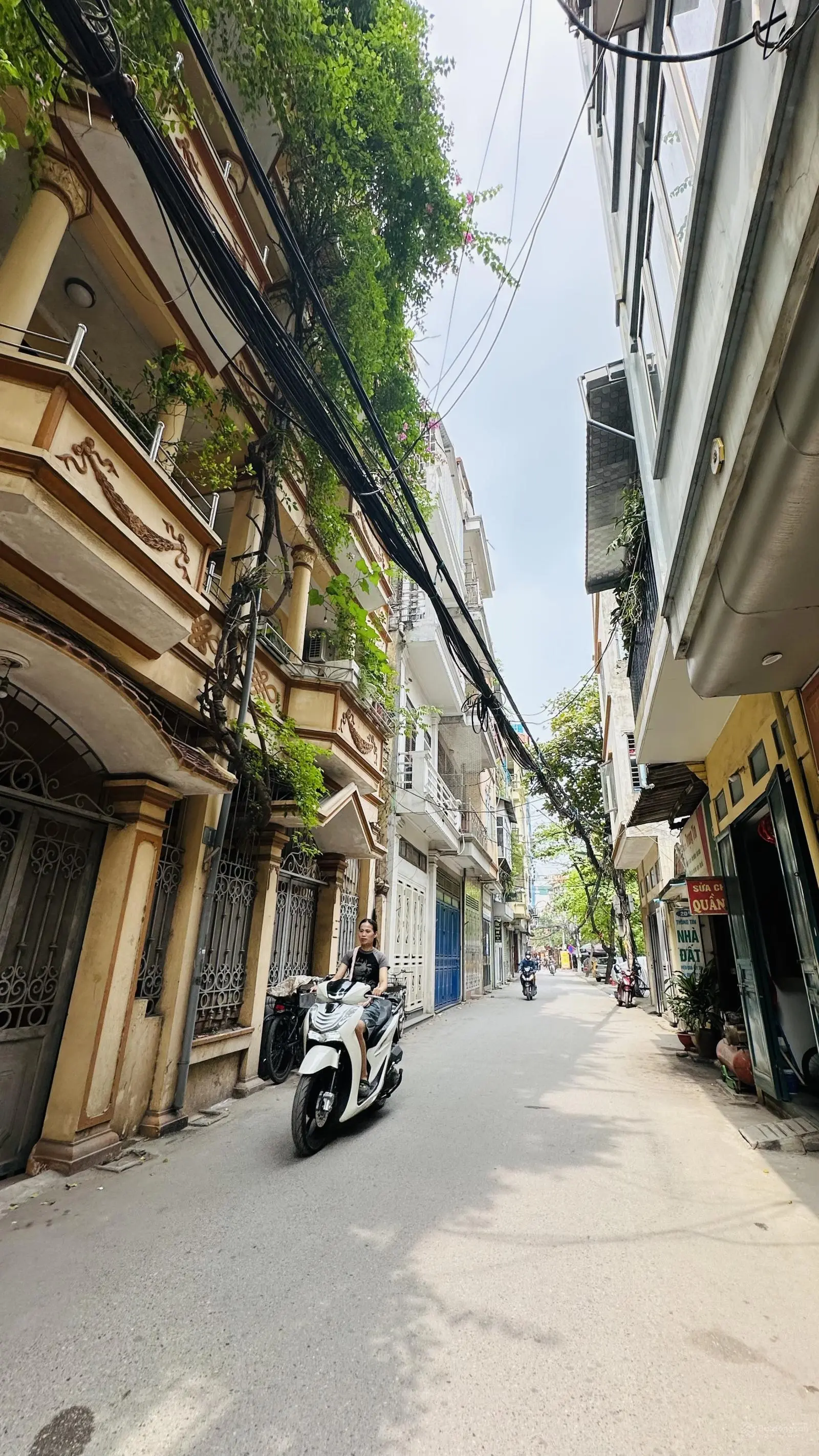 Mua một được hai. Chủ nhà cần thanh khoản nhanh 2 căn mặt ngõ ô tô - kinh doanh - view hồ